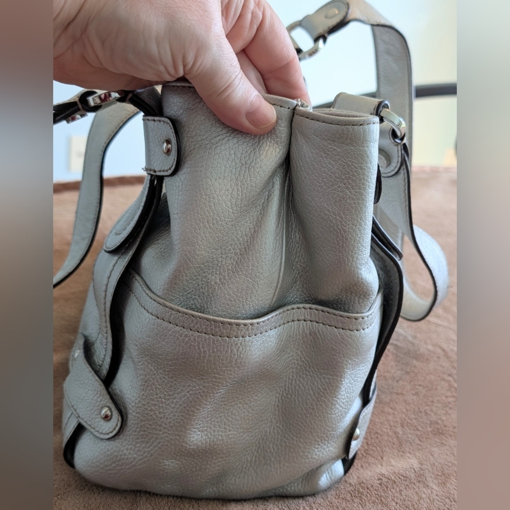 Tignanello Silver Metallic Italian Leather Handbag Shoulder Bag Like New Cond - Picture 3 of 9